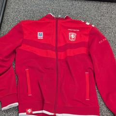 Veste, come riportato da TCR Tours utilizzando iLost