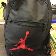 Plecak, zgłoszono przez Qbuzz U-OV przy użyciu iLost