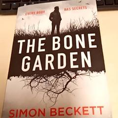 Liburua, gisa salatu by Mövenpick Hotel Amsterdam City Centre iLost erabiliz