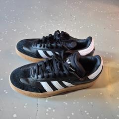 Sneaker, gemeldet von Room Mate Bruno über iLost