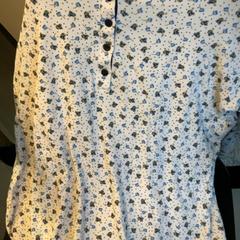 Blus Whiten with flowers, rapporterat av MEININGER Hotel Berlin Central Station med iLost