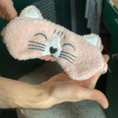 Sleeping mask, ha sido reportado por MEININGER Hotel Köln West con iLost