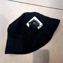 Kalap, amint azt Leonardo Royal Hotel Amsterdam az iLost segítségével jelentette.