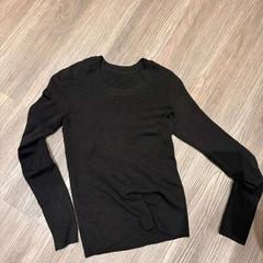 Jersei & Camisa black, segons ha informat Amsterdam ID Aparthotel mitjançant iLost