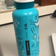 Copo para beber Quechua blauw, como reportado por Burgers' Zoo utilizando o iLost