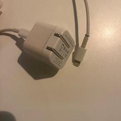 充電器 WHITE がiLostで Room Mate Bruno によって報告されました