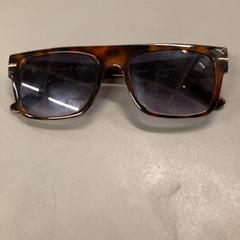 Gafas de sol, ha sido reportado por IKEA Haarlem con iLost