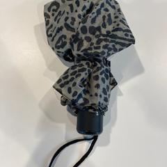 Parapluie pliant, a été signalé par Centraal magazijn utilisant iLost