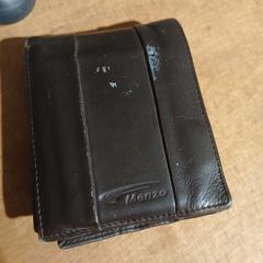 財布 met pasjes, donkerbruin がiLostで Zwarte Cross によって報告されました