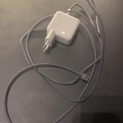Adaptér & Nabíječka notebooku, jak nahlášeno Van der Valk Hotel Houten pomocí iLost