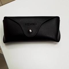 Betaurrekoen zorroa Étuis, gisa salatu by ilévia iLost erabiliz