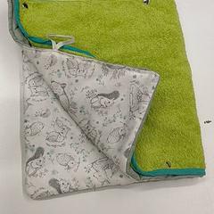 Tapete à langer vert, como reportado por IKEA Clermont Ferrand utilizando o iLost