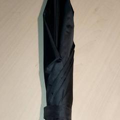 Parapluie zwart, a été signalé par Centraal magazijn utilisant iLost