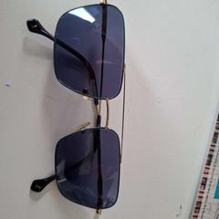 Occhiali da sole monture metal doré et bleu, come riportato da ilévia utilizzando iLost