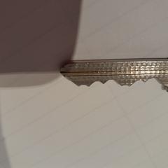 Clefs métal, come riportato da TCL utilizzando iLost