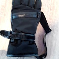 Rukavice Zwart rechterhand, jak nahlášeno EBS Tramplein pomocí iLost