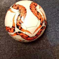 الكرة، كما تم الإبلاغ عنه بواسطة Mövenpick Hotel Amsterdam City Centre عبر iLost