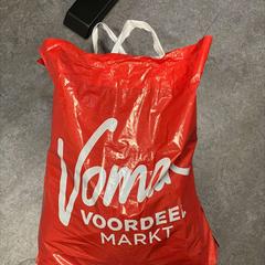 Bag Plastic rood met zwarte overal, som rapportert av Connexxion Noord Holland Noord Alkmaar ved bruk av iLost