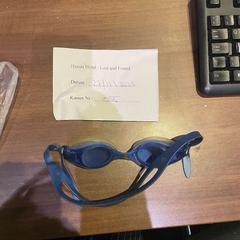 Óculos de natação blauw, como reportado por Haven Hotel Rotterdam utilizando o iLost