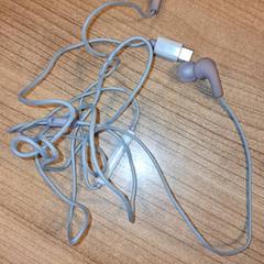 Fülhallgató, amint azt Qbuzz DMG az iLost segítségével jelentette.