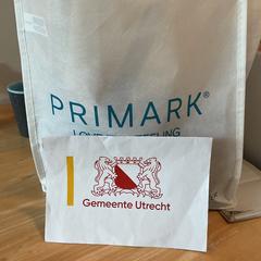 Primarktas met inhoud tasje primark, como reportado por Gemeente Utrecht utilizando o iLost