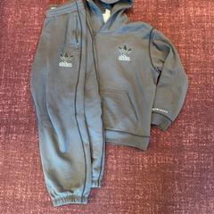 Tracksuit adidas trainings pak, as reported by ibis Styles Rotterdam Ahoy using iLost