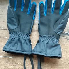 Handschoen Blauw zwart, come riportato da Centraal magazijn utilizzando iLost