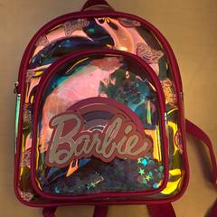 Rugzakje rugzak Barbie, zgłoszono przez Centraal magazijn przy użyciu iLost