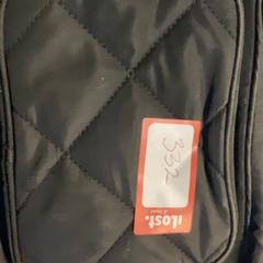 가방 Black cosmetic bag, iLost를 사용하여 MEININGER Hotel Salzburg City Center에 보고됨