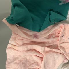 Kids hooded robe & Scarf, as reported by Silver Sands Beach using iLost