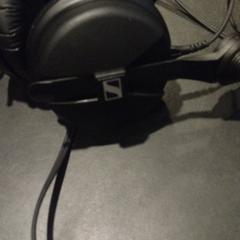 Koptelefoon, como reportado por TivoliVredenburg utilizando o iLost