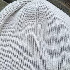 Kleding - Muts beige, amint azt Centraal magazijn az iLost segítségével jelentette.