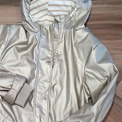 Chaqueta, ha sido reportado por CARS HANGARD con iLost