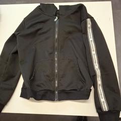 Kamizelka zwart, zgłoszono przez Avonturenpark Hellendoorn przy użyciu iLost