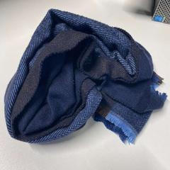 شال Zwart en blauw، كما تم الإبلاغ عنه بواسطة TU/e - Receptie Matrix عبر iLost