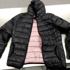 Bunda Roze en zwart, jak nahlášeno IKEA Breda pomocí iLost