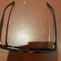 Lunette de soleil noire, iLost를 사용하여 TCL에 보고됨