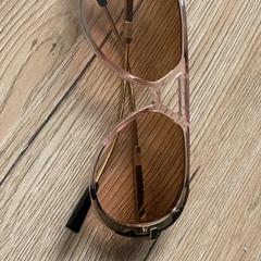 Sluneční brýle, jak nahlášeno Pathé Delft pomocí iLost