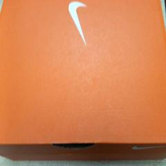 Doos met nike schoenen, gemeldet von Pouw Vervoer über iLost