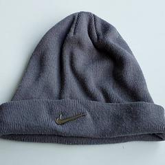 Oblečení - Grijze muts, jak nahlášeno Regio Limburg - Leuven pomocí iLost