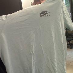 Tshirt tshirt, gemeldet von MEININGER Hotel Vienna Downtown Franz über iLost
