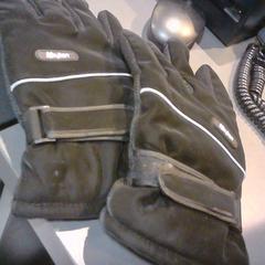 Guanto handschoenen, come riportato da SnowWorld Landgraaf utilizzando iLost
