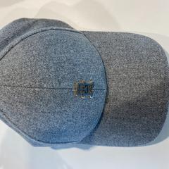 野球帽 grijs がiLostで Centraal magazijn によって報告されました