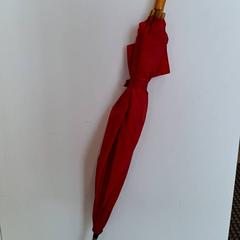 Deštník Rouge, jak nahlášeno IKEA Dijon pomocí iLost