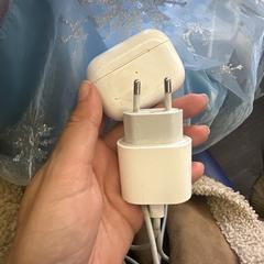 AirPods en een oplader, segundo informou a iLost