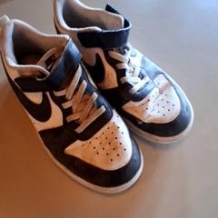 Bota Nike, jak nahlášeno Familiepark Drievliet pomocí iLost