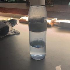 Láhev na vodu, jak nahlášeno Van der Valk Hotel Houten pomocí iLost