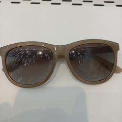 Des lunettes de soleil Zonnebril, a été signalé par Arriva Limburg Zuid utilisant iLost