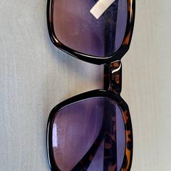 Occhiali da sole, come riportato da Connexxion Haarlem IJmond utilizzando iLost