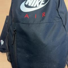 Hátizsák, amint azt RET az iLost segítségével jelentette.